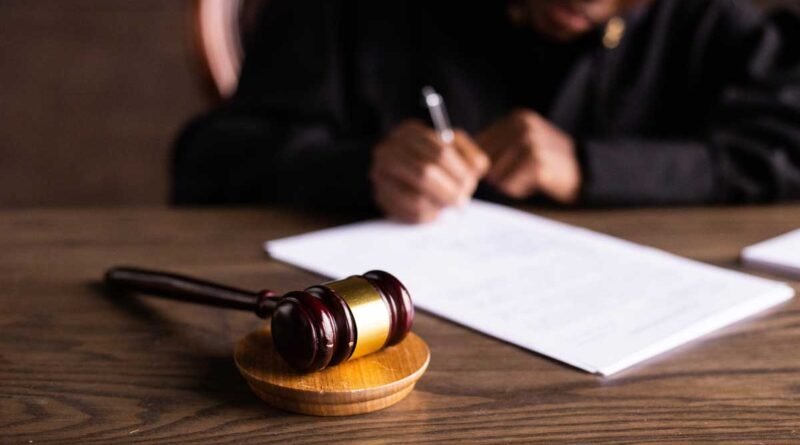 Judge Dissmiss Law 800x445
