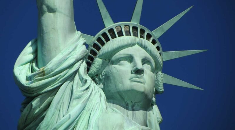 Statue 800x445